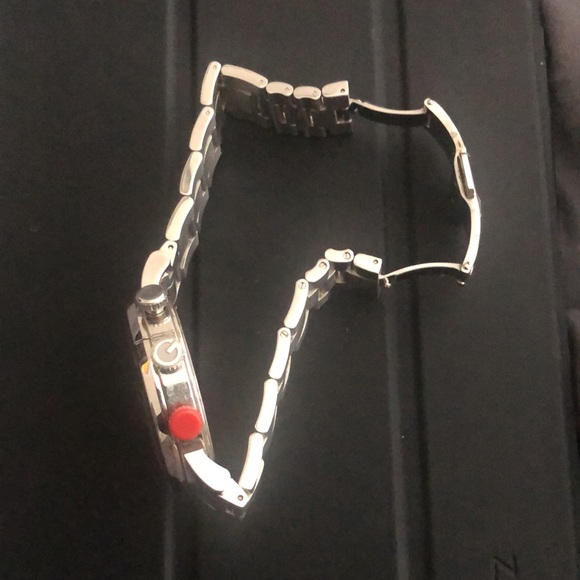 Mens authentic Gucci watch in great condition - Picture 2 of 3